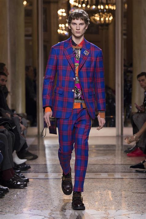 sfilata versace uomo autunno inverno 2018|Sfilate uomo: la cronaca del primo giorno .